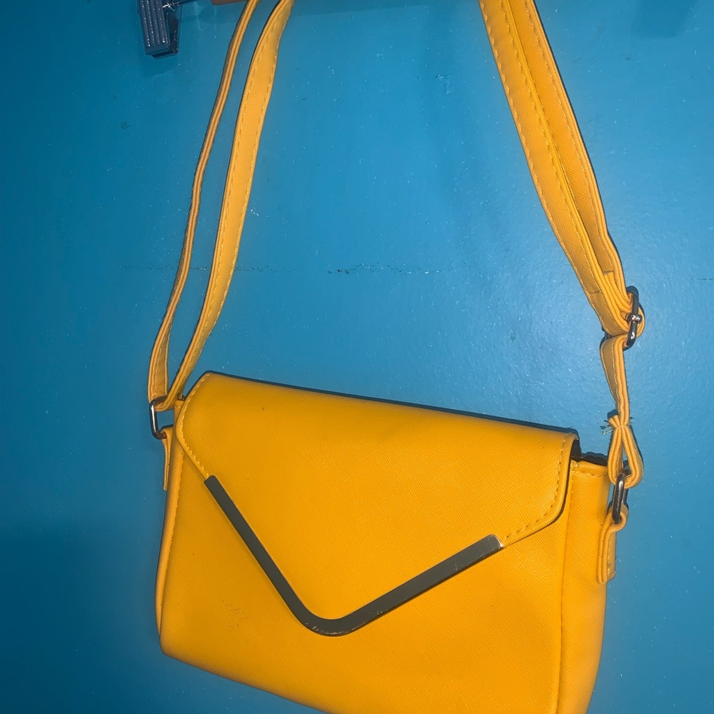 MUSTARD/SILVER YELLOW ARDENE PURSE WITH ADJUSTABLE STRAP